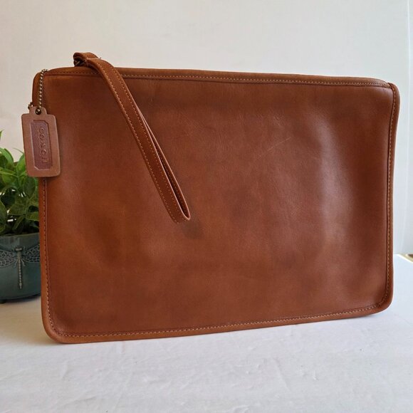 EUC Vintage Coach Slim Clutch Large (#9555) in British Tan - Picture 1 of 11